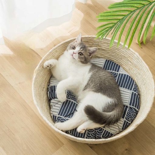 Panier en paille avec coussin