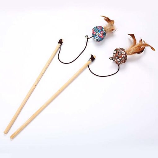Bâtonnet en bois de jeu avec clochette et plume - Image 4