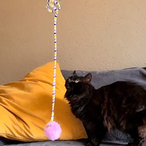 Jouet pour chat suspendu "Poing Boing", tissus et ressort – Image 2